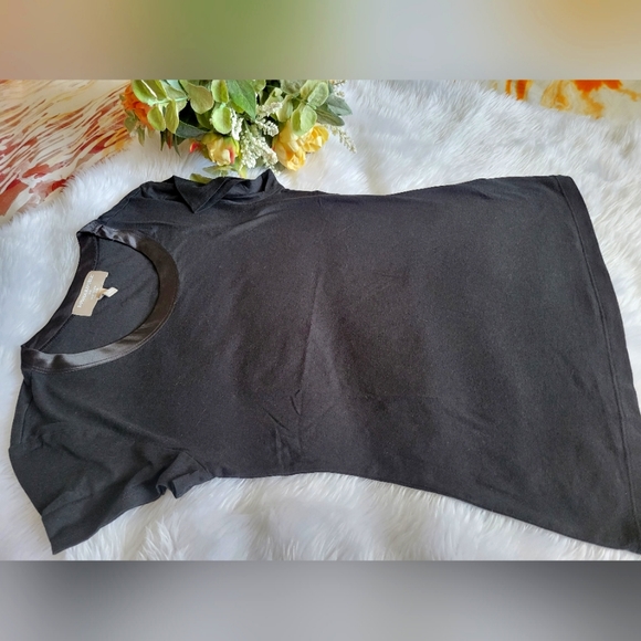 Black short sleeve top - Picture 2 of 3